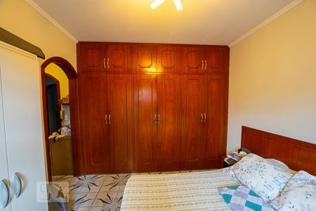 Casa à venda com 270m², 4 quartos e 2 vagas Casa à venda com 270m², 4 quartos e 2 vagasQuarto