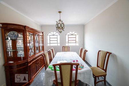 Casa à venda com 270m², 4 quartos e 2 vagas Casa à venda com 270m², 4 quartos e 2 vagasSala de Jantar