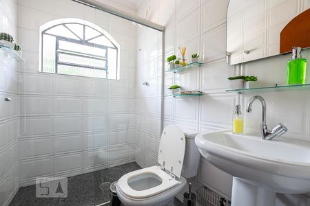 Casa à venda com 270m², 4 quartos e 2 vagas Casa à venda com 270m², 4 quartos e 2 vagasBanheiro