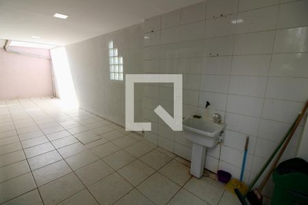 Casa de condomínio à venda com 240m², 3 quartos e 1 vagaÁrea de Serviço