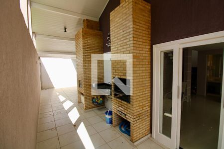 Casa de condomínio à venda com 240m², 3 quartos e 1 vagaChurrasqueira