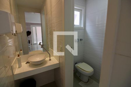 Casa de condomínio à venda com 240m², 3 quartos e 1 vagaLavabo