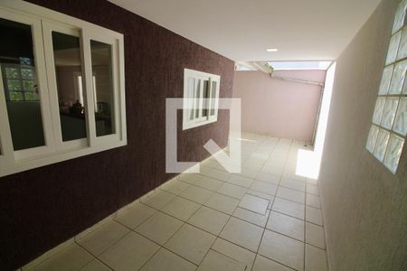 Casa de condomínio à venda com 240m², 3 quartos e 1 vagaQuintal