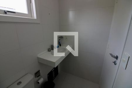 Casa de condomínio à venda com 240m², 3 quartos e 1 vagaBanheiro Social