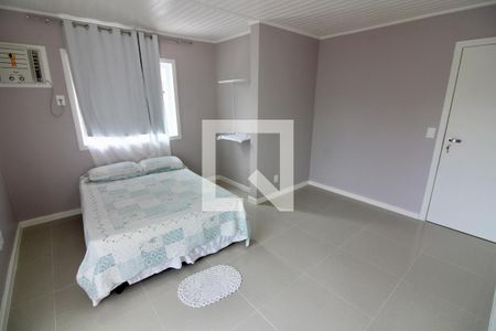 Casa de condomínio à venda com 240m², 3 quartos e 1 vagaSuite 1