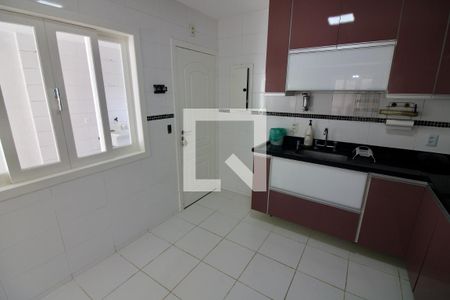 Casa de condomínio à venda com 240m², 3 quartos e 1 vagaCozinha
