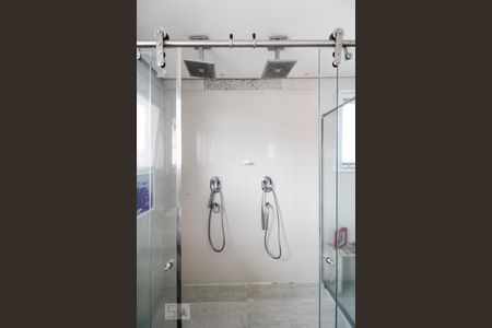 Casa de condomínio à venda com 350m², 4 quartos e 4 vagas Casa de condomínio à venda com 350m², 4 quartos e 4 vagasBanheiro Suíte Superior