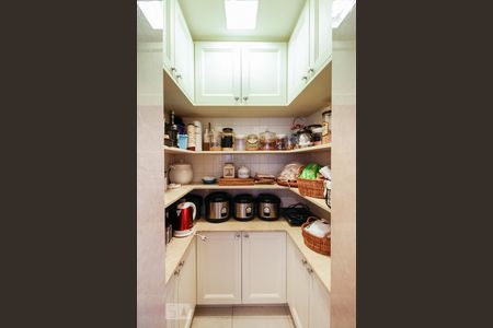 Casa de condomínio à venda com 350m², 4 quartos e 4 vagas Casa de condomínio à venda com 350m², 4 quartos e 4 vagasDespensa