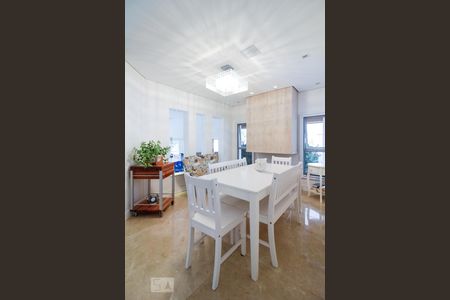 Casa de condomínio à venda com 350m², 4 quartos e 4 vagas Casa de condomínio à venda com 350m², 4 quartos e 4 vagasSala Lareira