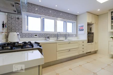 Casa de condomínio à venda com 350m², 4 quartos e 4 vagas Casa de condomínio à venda com 350m², 4 quartos e 4 vagasCozinha