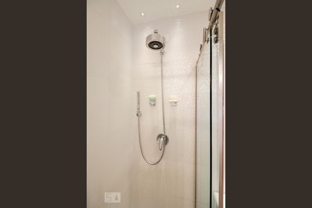 Casa de condomínio à venda com 350m², 4 quartos e 4 vagas Casa de condomínio à venda com 350m², 4 quartos e 4 vagasBanheiro Suíte 1