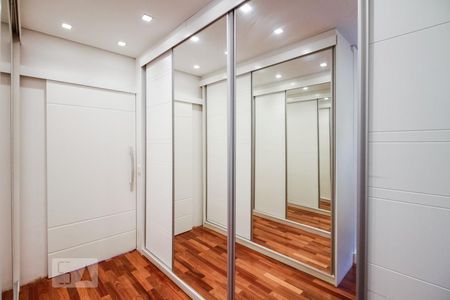 Casa de condomínio à venda com 350m², 4 quartos e 4 vagas Casa de condomínio à venda com 350m², 4 quartos e 4 vagasSuíte Superior