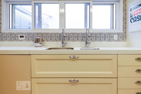 Casa de condomínio à venda com 350m², 4 quartos e 4 vagas Casa de condomínio à venda com 350m², 4 quartos e 4 vagasCozinha