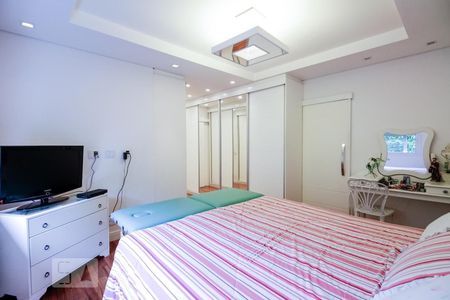 Casa de condomínio à venda com 350m², 4 quartos e 4 vagas Casa de condomínio à venda com 350m², 4 quartos e 4 vagasSuíte Superior