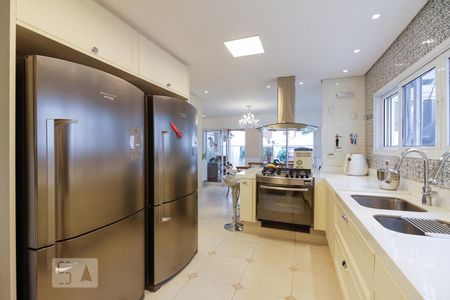 Casa de condomínio à venda com 350m², 4 quartos e 4 vagas Casa de condomínio à venda com 350m², 4 quartos e 4 vagasCozinha