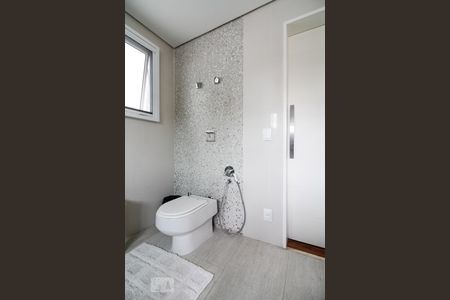 Casa de condomínio à venda com 350m², 4 quartos e 4 vagas Casa de condomínio à venda com 350m², 4 quartos e 4 vagasBanheiro Suíte Superior