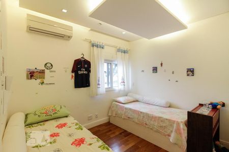 Casa de condomínio à venda com 350m², 4 quartos e 4 vagas Casa de condomínio à venda com 350m², 4 quartos e 4 vagasQuarto 1