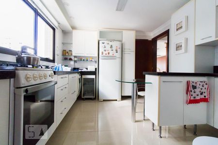 Apartamento à venda com 177m², 3 quartos e 4 vagas Apartamento à venda com 177m², 3 quartos e 4 vagasCozinha