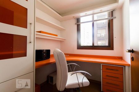 Apartamento à venda com 177m², 3 quartos e 4 vagas Apartamento à venda com 177m², 3 quartos e 4 vagasEscritório