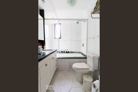 Apartamento à venda com 177m², 3 quartos e 4 vagas Apartamento à venda com 177m², 3 quartos e 4 vagasBanheiro Suíte 2