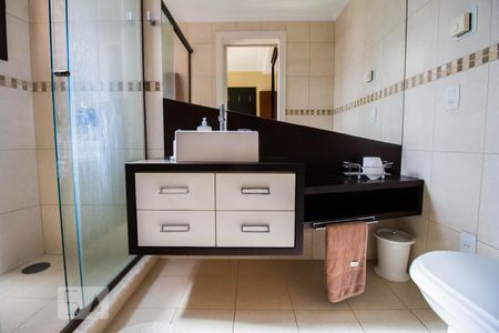 Apartamento à venda com 177m², 3 quartos e 4 vagas Apartamento à venda com 177m², 3 quartos e 4 vagasBanheiro Suíte 1