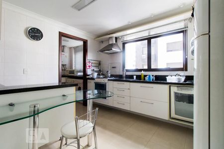 Apartamento à venda com 177m², 3 quartos e 4 vagas Apartamento à venda com 177m², 3 quartos e 4 vagasCozinha