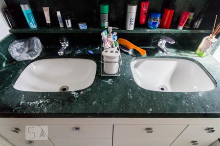 Apartamento à venda com 177m², 3 quartos e 4 vagas Apartamento à venda com 177m², 3 quartos e 4 vagasBanheiro Suíte 2