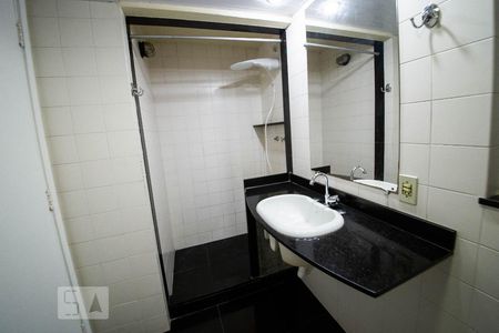 Banheiro social de apartamento à venda com 2 quartos, 72m² em Icaraí, Niterói