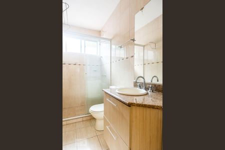 Banheiro de apartamento para alugar com 2 quartos, 70m² em Rio Branco, Porto Alegre