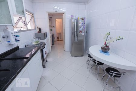 Apartamento à venda com 92m², 2 quartos e 1 vaga Apartamento à venda com 92m², 2 quartos e 1 vagaBanheiro