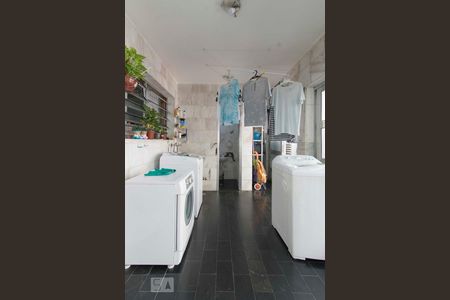 Casa de condomínio à venda com 350m², 3 quartos e 4 vagasLavanderia