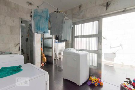 Casa de condomínio à venda com 350m², 3 quartos e 4 vagasLavanderia