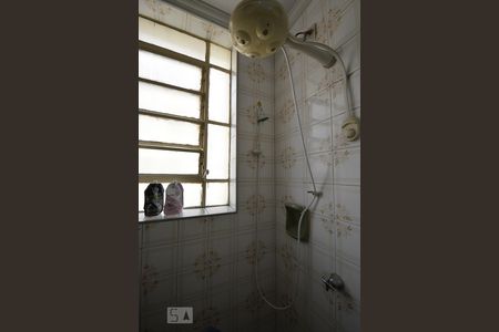 Banheiro de apartamento para alugar com 1 quarto, 53m² em República, São Paulo