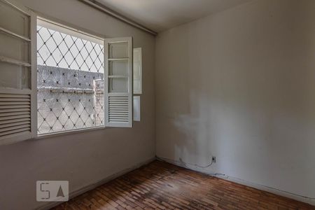 Casa à venda com 170m², 3 quartos e 8 vagas Casa à venda com 170m², 3 quartos e 8 vagasQuarto 2