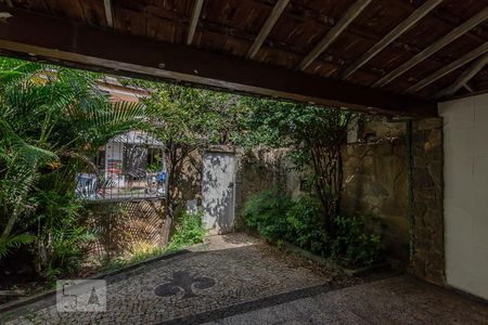 Casa à venda com 170m², 3 quartos e 8 vagas Casa à venda com 170m², 3 quartos e 8 vagasEntrada Casa