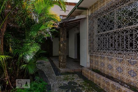 Casa à venda com 170m², 3 quartos e 8 vagas Casa à venda com 170m², 3 quartos e 8 vagasEntrada Casa