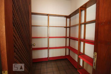 Casa de condomínio para alugar com 360m², 4 quartos e 4 vagas Casa de condomínio para alugar com 360m², 4 quartos e 4 vagasQuarto de Serviço ou Despensa