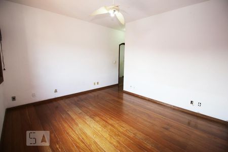 Casa de condomínio para alugar com 360m², 4 quartos e 4 vagas Casa de condomínio para alugar com 360m², 4 quartos e 4 vagasSuite 03 no piso superior