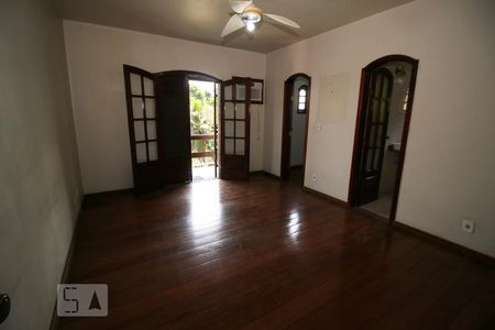 Casa de condomínio para alugar com 360m², 4 quartos e 4 vagas Casa de condomínio para alugar com 360m², 4 quartos e 4 vagasSuite 02 no piso superior