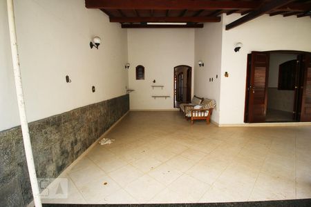Casa de condomínio para alugar com 360m², 4 quartos e 4 vagas