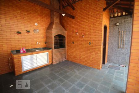 Casa de condomínio para alugar com 360m², 4 quartos e 4 vagas Casa de condomínio para alugar com 360m², 4 quartos e 4 vagasChurrasqueira + Lavabo