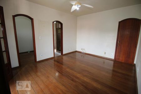 Casa de condomínio para alugar com 360m², 4 quartos e 4 vagas Casa de condomínio para alugar com 360m², 4 quartos e 4 vagasSuite 02 no piso superior