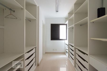 Apartamento à venda com 106m², 2 quartos e 2 vagas Apartamento à venda com 106m², 2 quartos e 2 vagasCloset