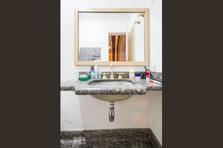 Apartamento à venda com 181m², 4 quartos e 3 vagasBanheiro 2 da Suíte 1