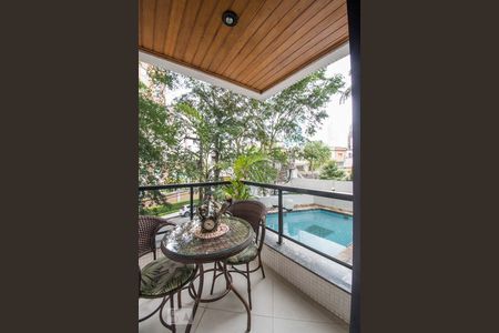 Apartamento à venda com 181m², 4 quartos e 3 vagasVaranda da Suíte 2