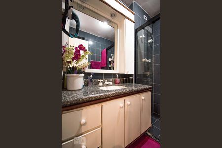 Apartamento à venda com 181m², 4 quartos e 3 vagasBanheiro da Suíte 2