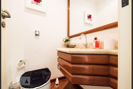 Apartamento à venda com 181m², 4 quartos e 3 vagasBanheiro 1