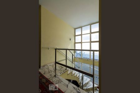 Casa para alugar com 420m², 4 quartos e 4 vagasEscada