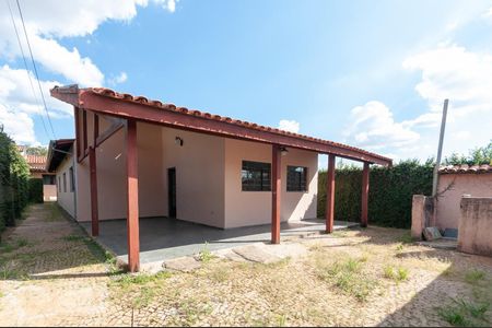 Casa à venda com 204m², 3 quartos e 3 vagas Casa à venda com 204m², 3 quartos e 3 vagasFrente da Casa - Garagem