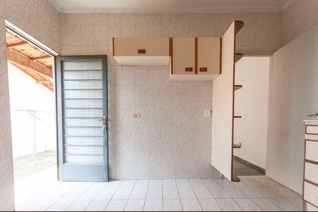 Casa à venda com 204m², 3 quartos e 3 vagas Casa à venda com 204m², 3 quartos e 3 vagasCozinha Edícula